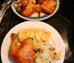 #美食新势力#
不用洗锅的大菜：脆皮烤鸡的做法