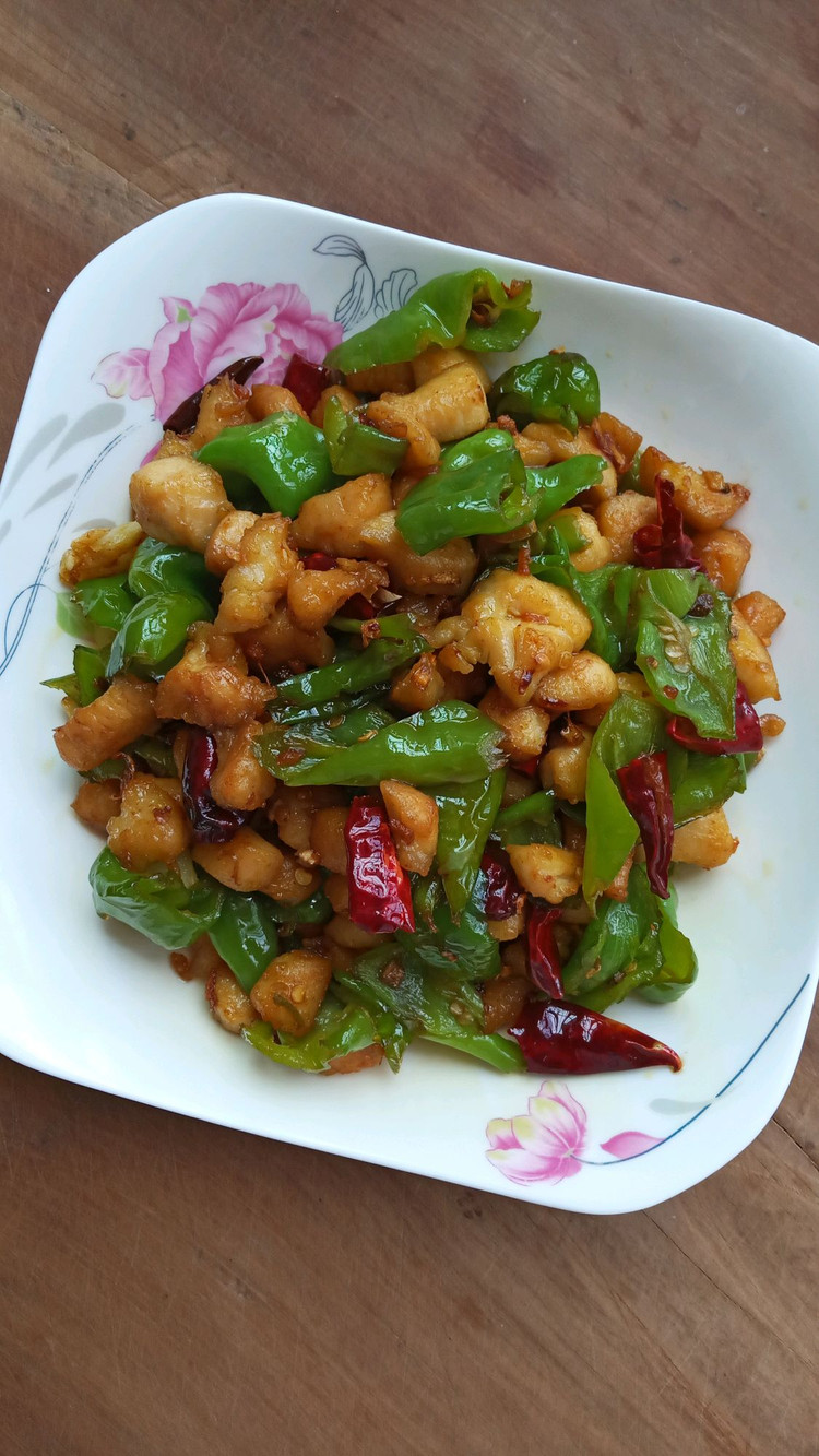 辣子鸡丁(螺丝椒)的做法