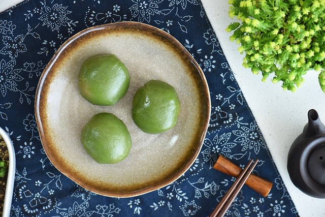 Egg yolk meat pine green ball