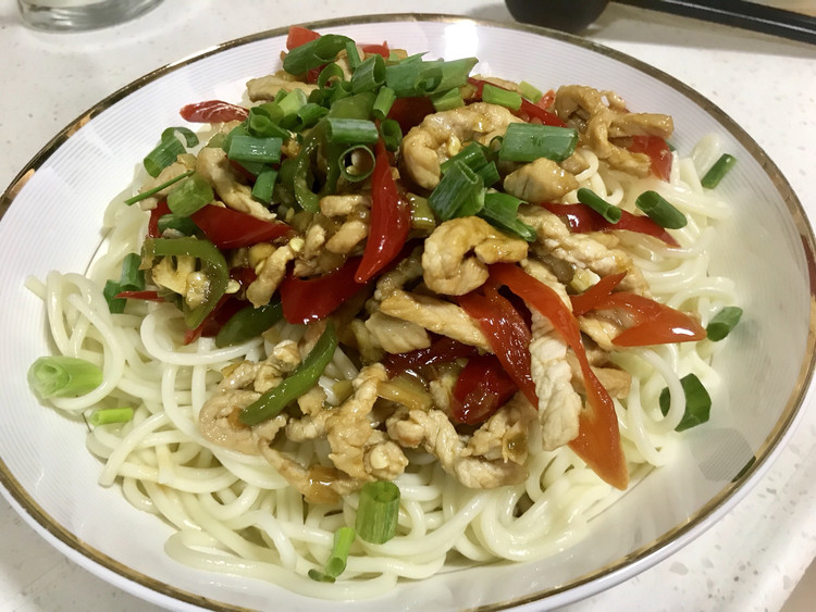 酸辣肉丝拌面的做法