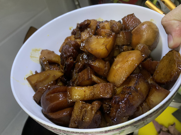红烧肉土豆的做法