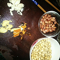 黄豆花生焖猪手的做法图解2