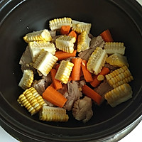 砂锅玉米排骨汤的做法图解4