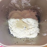 黑芝麻咸苏打饼干的做法图解1