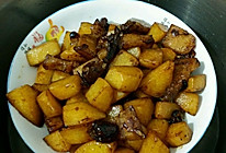 红烧肉烧土豆的做法