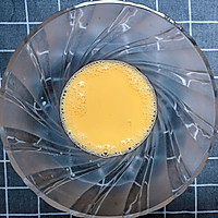 春日甜品#草莓抱抱卷的做法图解2