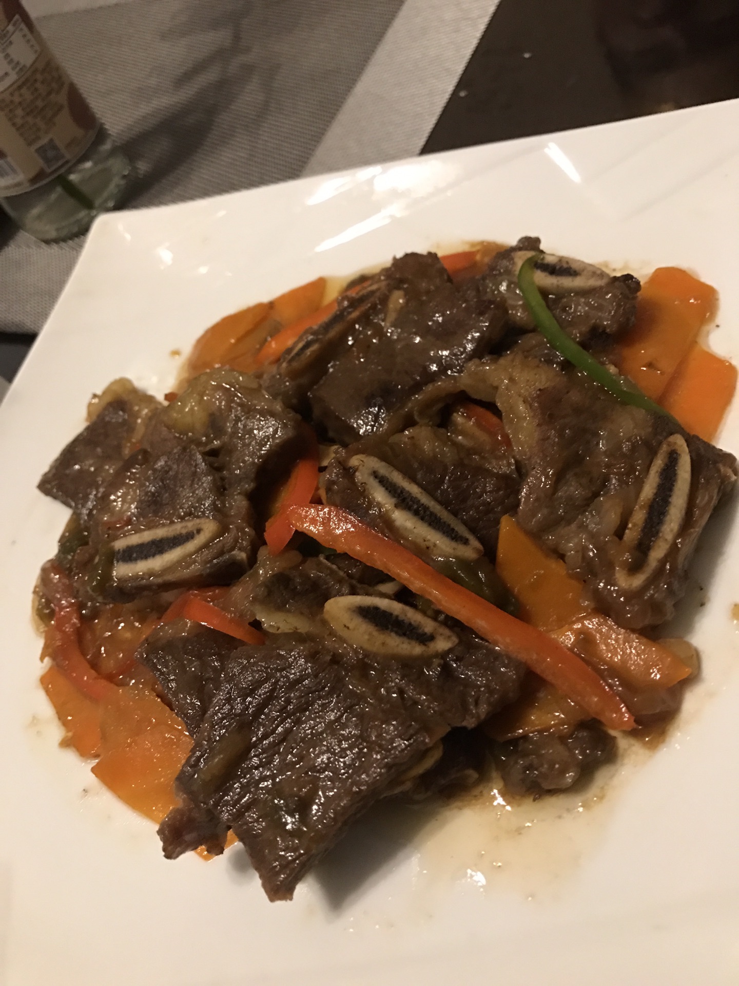 Beef ribs with onion