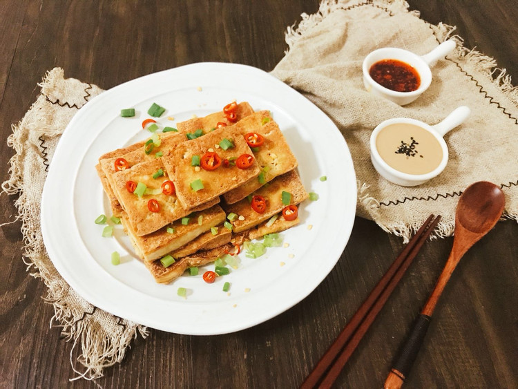 秘制浇汁煎豆腐 快手家常菜下酒菜小吃的做法