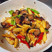 下饭菜——玉米笋炒腊肉的做法图解9