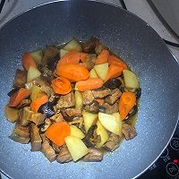 红烧肉肉与蔬菜的做法图解6