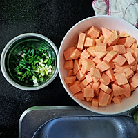 番薯(地瓜)煮粉干  加点葱 跟奶奶煮的一样好吃 味道美美的的做法图解1