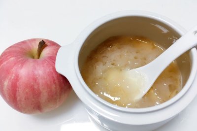 早餐简单的苹果银耳汤