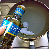 橄露Gallo经典特级初榨橄榄油试用之：蒜叶香葱炒鸡蛋的做法图解4