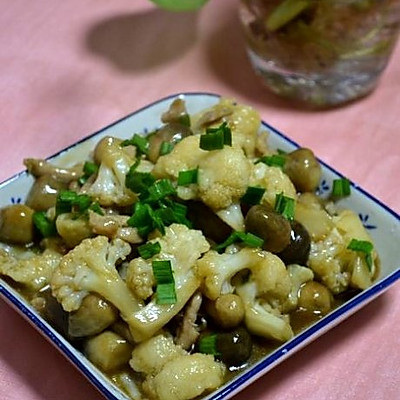 肉丝草菇炒花菜