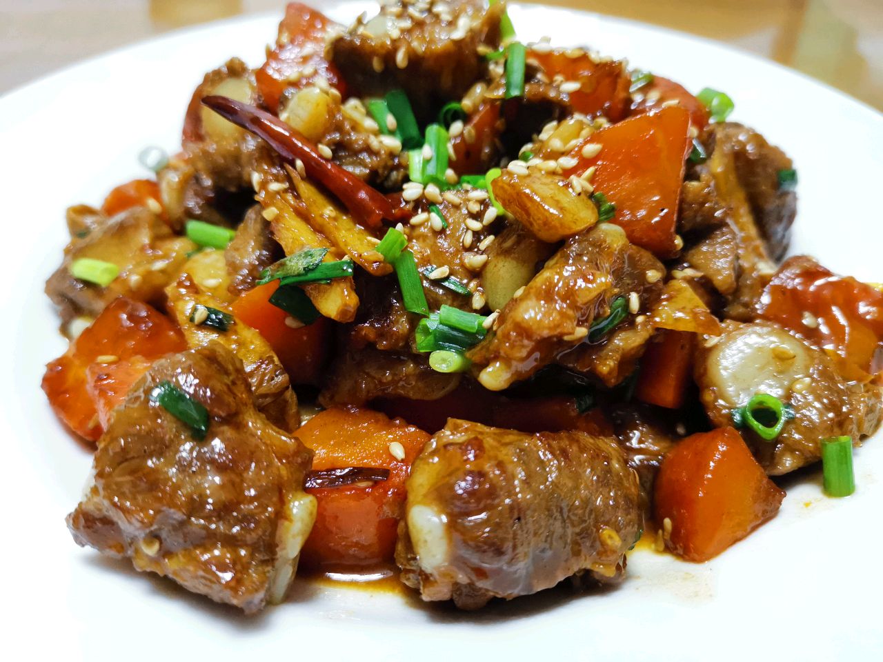 胡萝卜红烧肉怎么做_胡萝卜红烧肉的做法_℘࿐姝彤的厨房_豆果美食