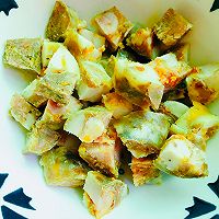 麻辣香肠炒彩椒的做法图解2