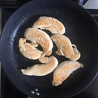 酸豆角柠檬煎鸡片的做法图解3