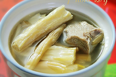 金针菜腐竹排骨汤