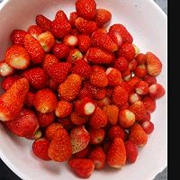 小朋友最爱的草莓酱的做法图解2