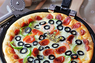 腊肠黑橄榄披萨