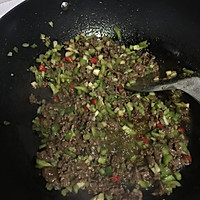 酸豆角炒牛肉粒的做法图解6