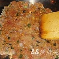 豆腐泡炒鱼饼的做法图解5