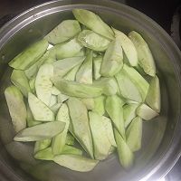 丝瓜腐竹木耳汤的做法图解1