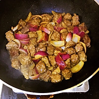 黑椒汁烧牛肉粒的做法图解2