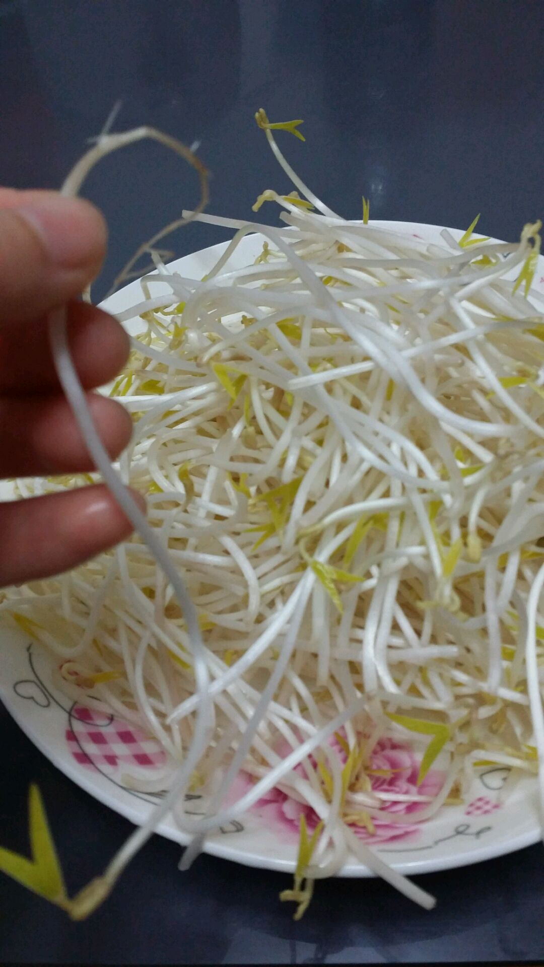 豆芽炒金针菇的做法图解1