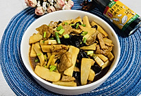 #春日时令，美味尝鲜#杏鲍菇炒肉片的做法
