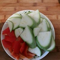 西葫芦虾仁的做法图解2