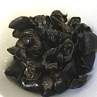 白菜炒木耳的做法图解1