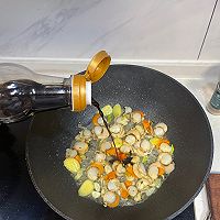 韭菜炒扇贝肉的做法图解5