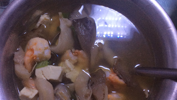 蘑菇豆腐鲜虾汤