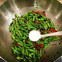 橄榄菜炒四季豆的做法图解7