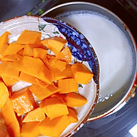 好吃⭕失败夏季甜品—芒果牛奶果冻的做法图解3