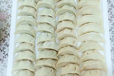 芹菜香菇木耳饺子