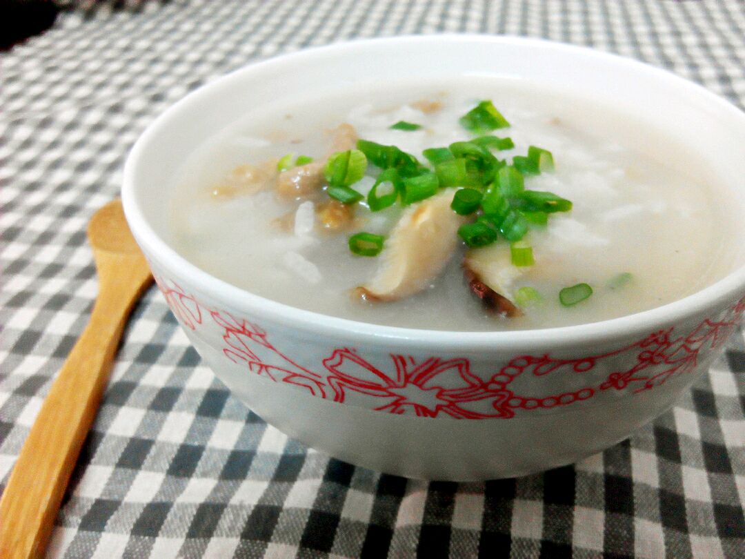 芹菜菌菇粥怎么做_芹菜菌菇粥的做法_喜洋洋717_豆果美食