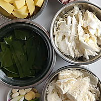 砂锅白菜豆腐土豆的做法图解1