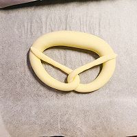 #金龙鱼精英100%烘焙大赛颖涵战队#碱水面包的做法图解14