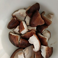鸡胸肉炖香菇炖土豆的做法图解2