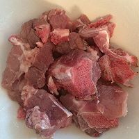 猪骨扁豆枸杞汤的做法图解2