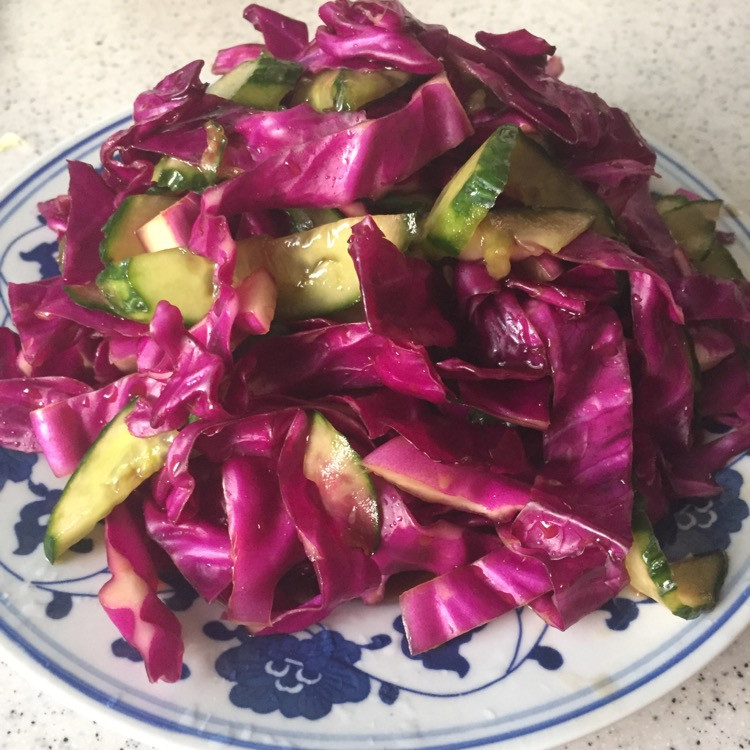 凉拌紫包菜黄瓜的做法