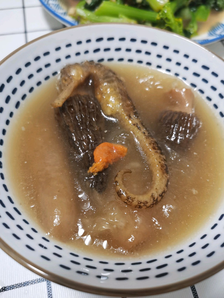 海马炖羊肚菌汤的做法