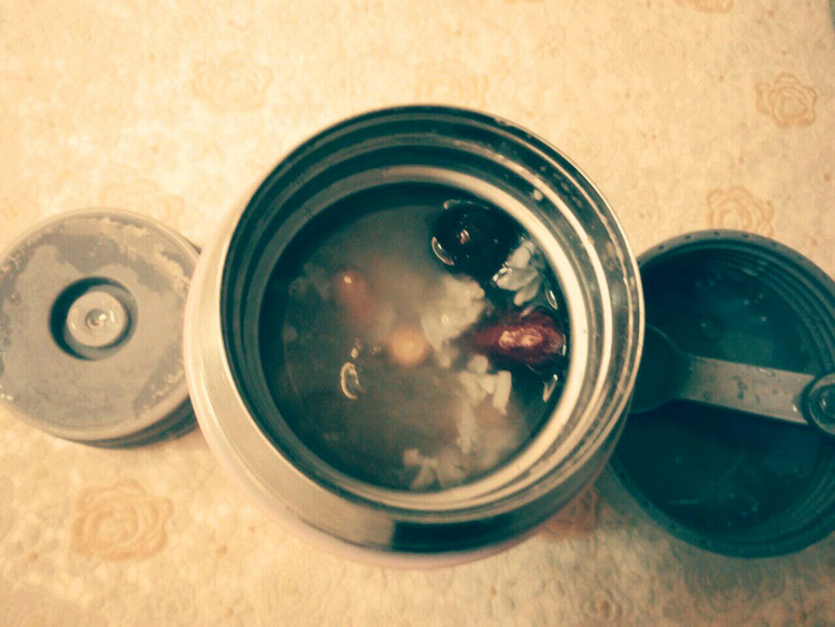 【焖烧杯】银耳红枣粥的做法