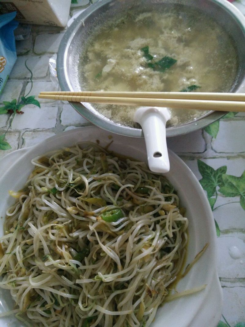 Stir fried mung bean sprouts with pickled mustard