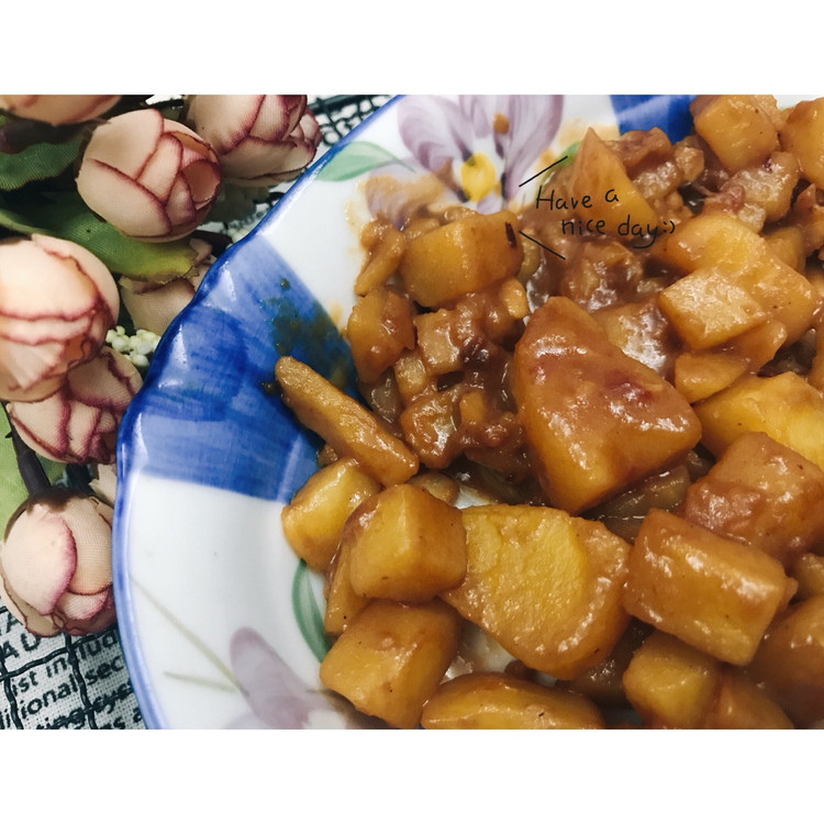 红腐乳焖土豆的做法