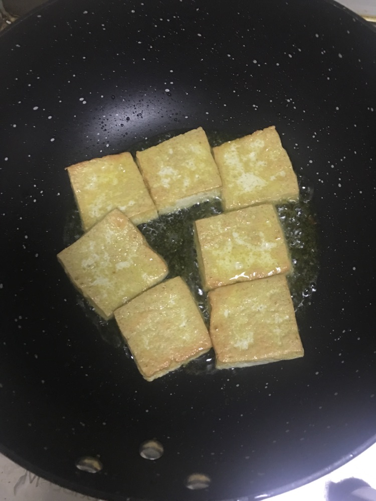 冬日暖菜    糖醋豆腐的做法图解2