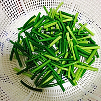 蒜苗炒肉的做法图解3