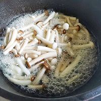 #异域美味 烹饪中式年味#火腿菌菇汤的做法图解6